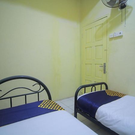 Spot On 2305 Andys Nur Penginapan Dumai Extérieur photo