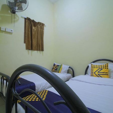 Spot On 2305 Andys Nur Penginapan Dumai Extérieur photo