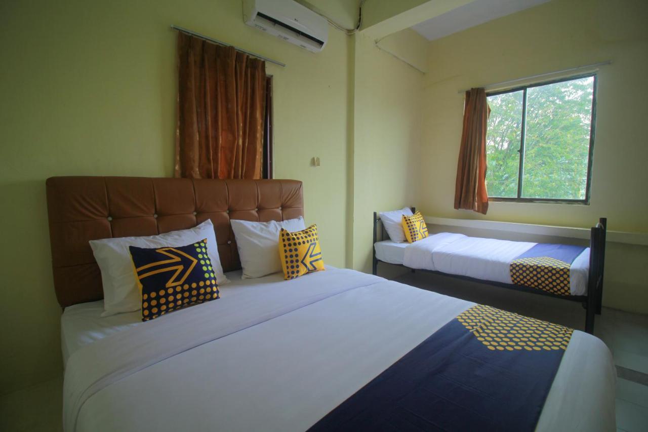 Spot On 2305 Andys Nur Penginapan Dumai Extérieur photo