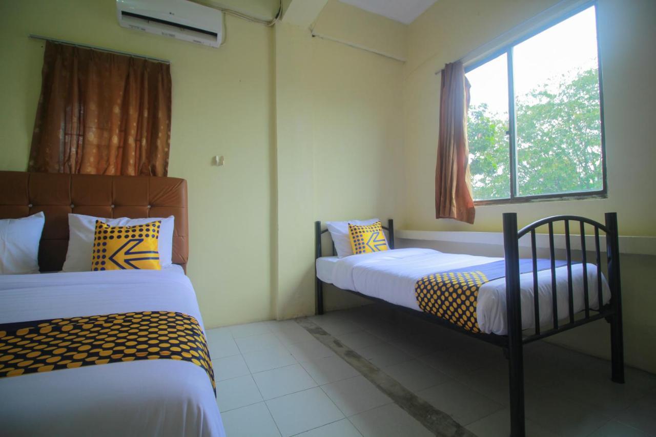 Spot On 2305 Andys Nur Penginapan Dumai Extérieur photo