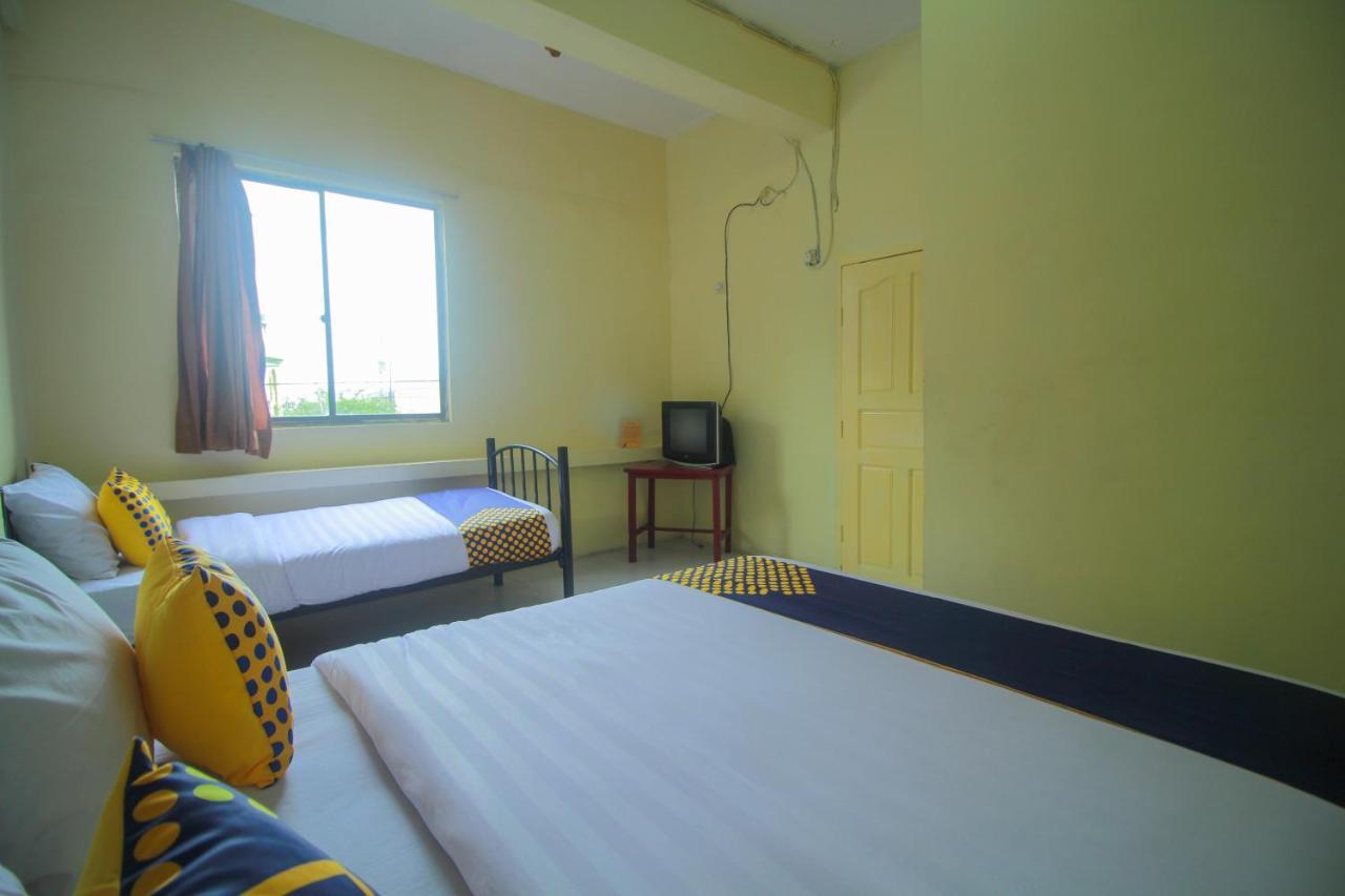 Spot On 2305 Andys Nur Penginapan Dumai Extérieur photo
