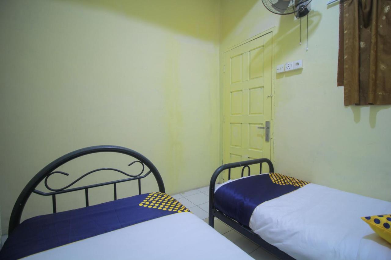 Spot On 2305 Andys Nur Penginapan Dumai Extérieur photo
